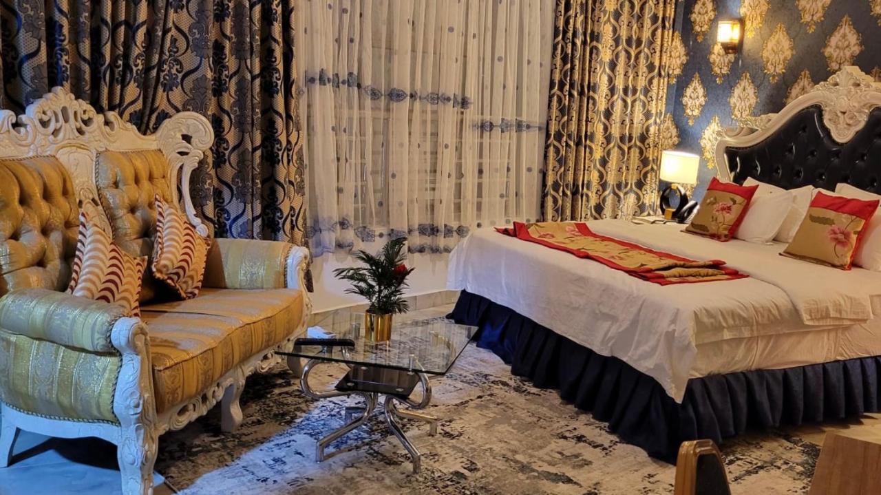 דואלה Marriot Metropolitan Hotel מראה חיצוני תמונה