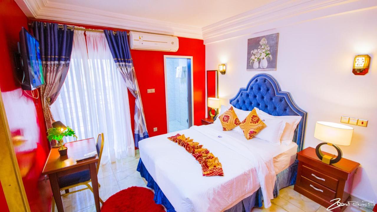 דואלה Marriot Metropolitan Hotel מראה חיצוני תמונה