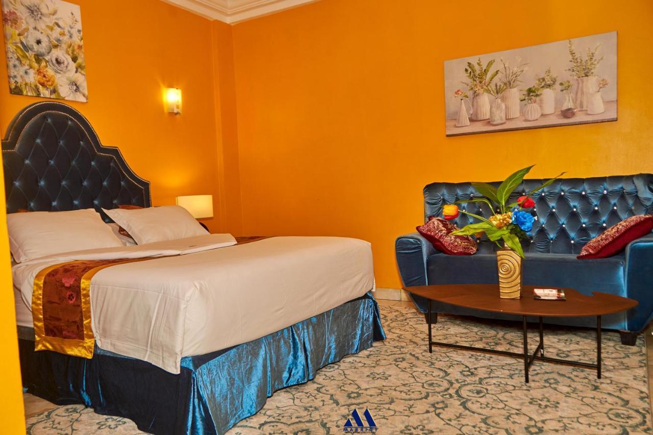 דואלה Marriot Metropolitan Hotel מראה חיצוני תמונה