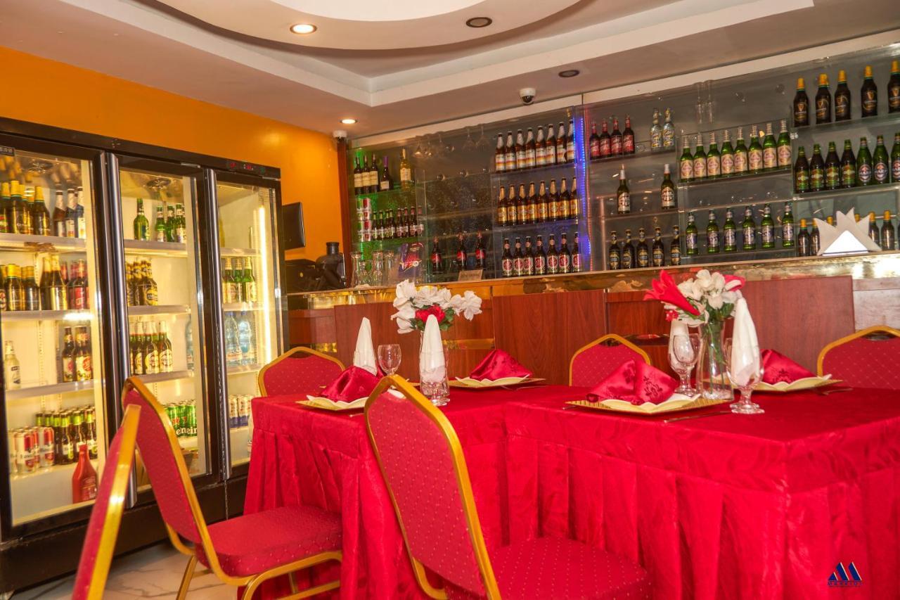 דואלה Marriot Metropolitan Hotel מראה חיצוני תמונה
