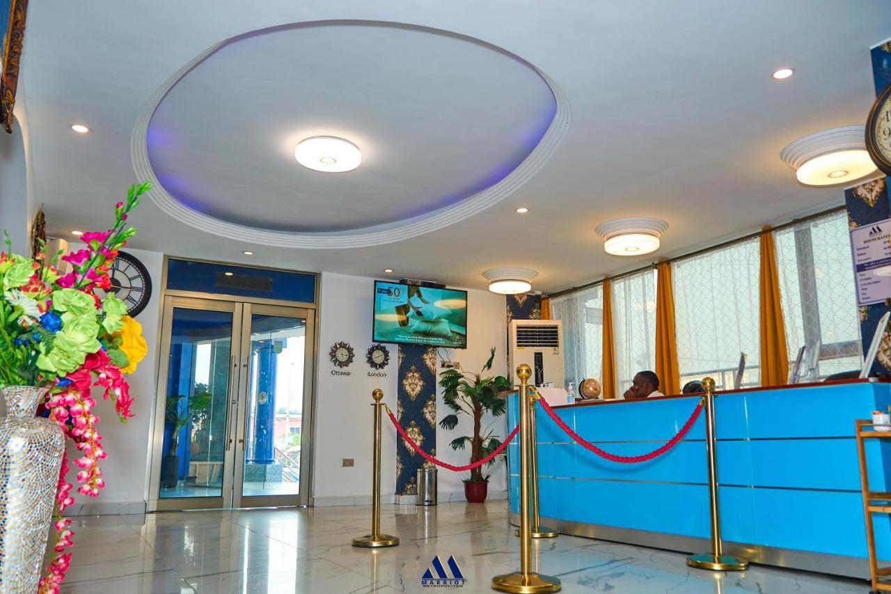 דואלה Marriot Metropolitan Hotel מראה חיצוני תמונה
