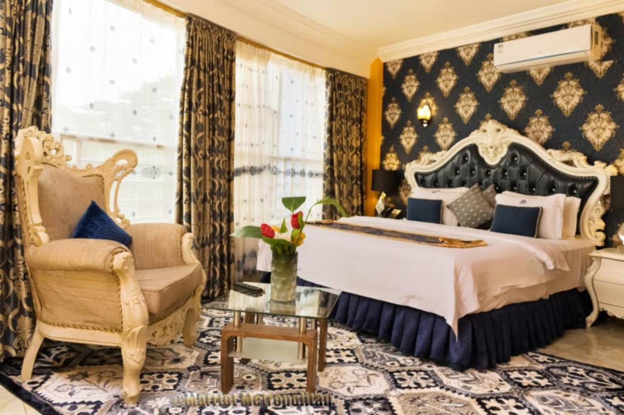 דואלה Marriot Metropolitan Hotel מראה חיצוני תמונה