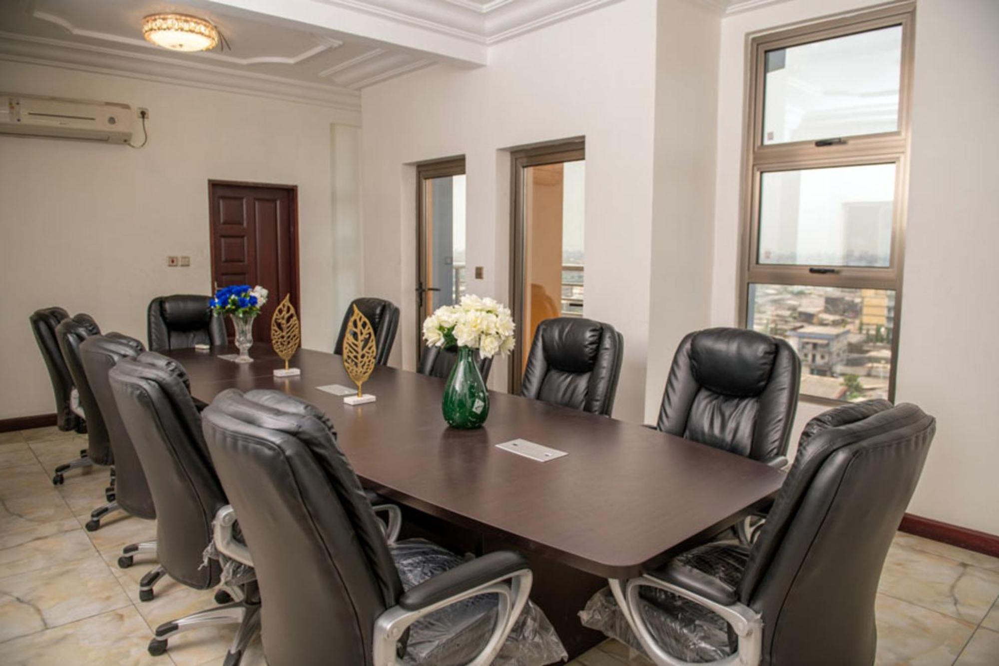 דואלה Marriot Metropolitan Hotel מראה חיצוני תמונה